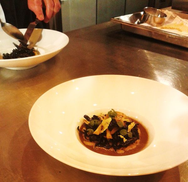 Masterclass par Alain Pegouret : Bouillon de chocolat noir, Macaroni, Trompettes et Fenouil caramélisé