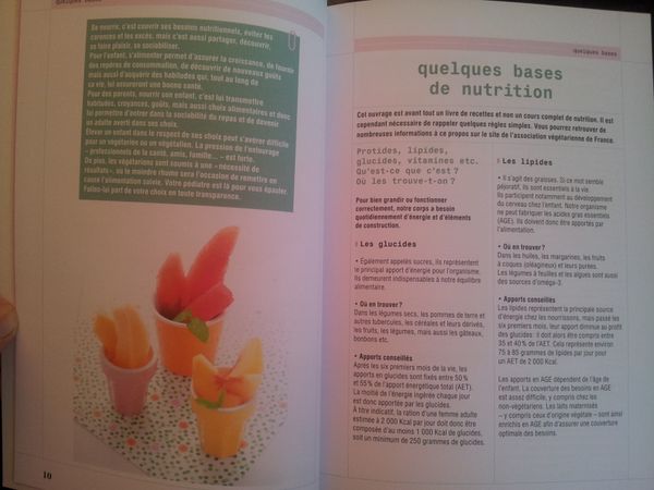 Deux livres de recettes végéta*iennes pour bébés et enfants.