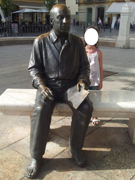 Statue de Pablo Picasso sur la place de la Merced à Malaga (avec ma fille)