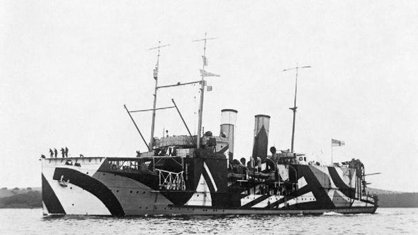 Le transport d'hydravions britannique HMS Pegasus - 1917