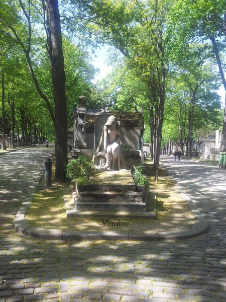 Une balade insolite au cimetière de Montmartre - Paris