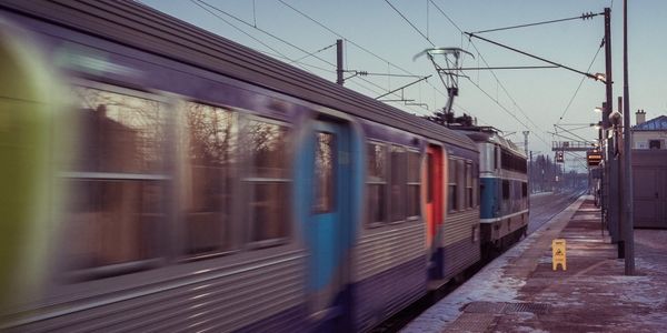 La transition énergétique à la française : adieu le train, tous sur les routes !