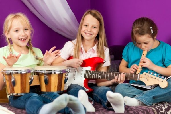 Aider son enfant à développer son langage grâce à la musique