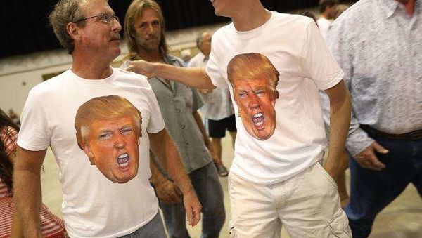 En France , pour certains, d'ailleurs de plus en plus nombreux , Trump est une idole ...