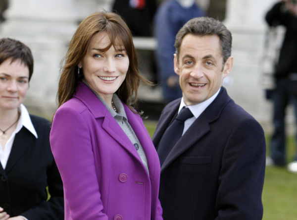 Carla Bruni et Nicolas Sarkozy adoptent ! Attendrissant !