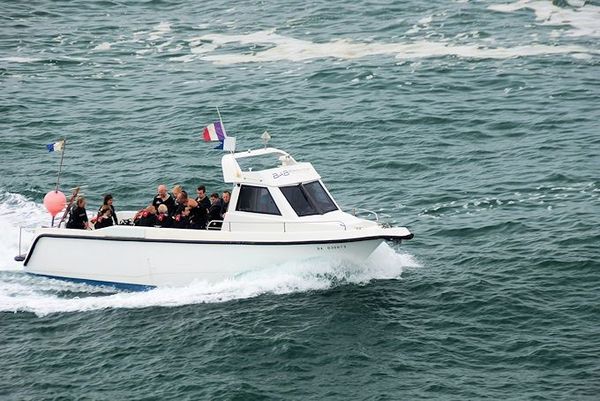 plongeurs rentrant au port