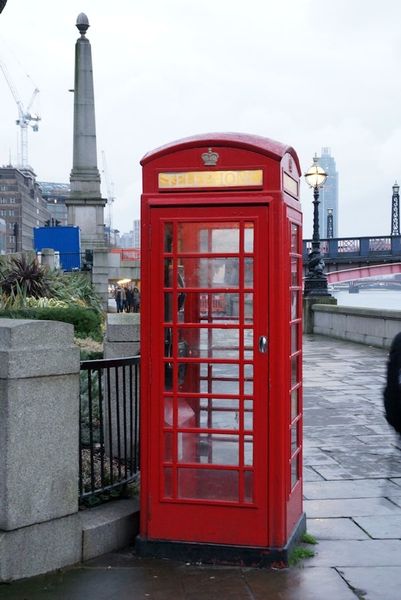 les traditionnelles cabines téléphoniques rouges