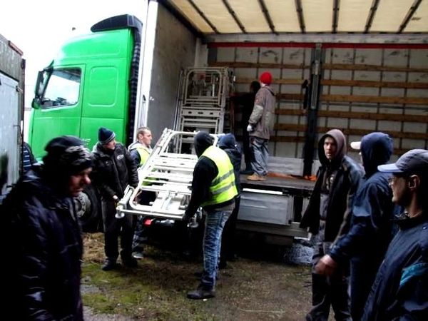 Le camion envoyé le 1er mars est déchargé en Lettonie le 8 mars...