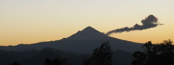 Quand le Popocatepetl crache des torrents de fumée