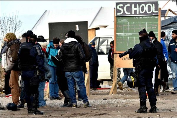 Abracadabra, les réfugiés (et les mineurs) disparaissent. Calais belle la France