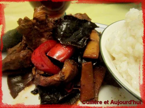 Poulet aux champignons noirs