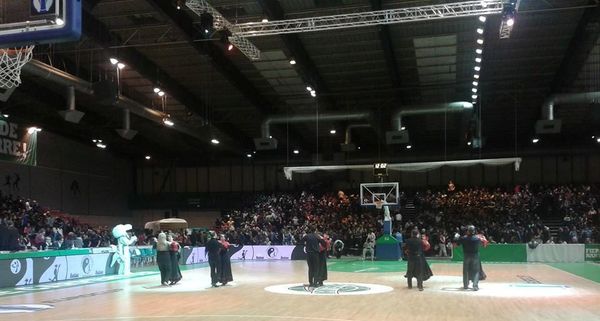 Salsa avec BAILAZEN à La Halle Carpentier pour l'Eurocup