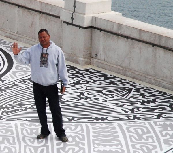 Alick Tipoti, artiste du détroit de Torres, Queensland, Australie