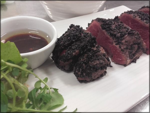 Tataki de Boeuf au sésame noir