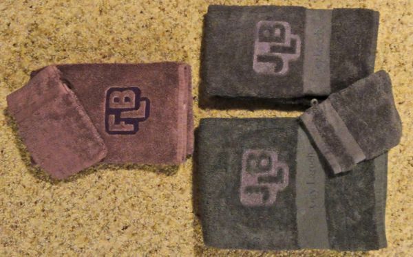broderie d'initiales embossées
