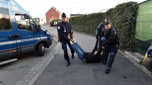 Les migrants doivent quitter Calais de gré ou de force.