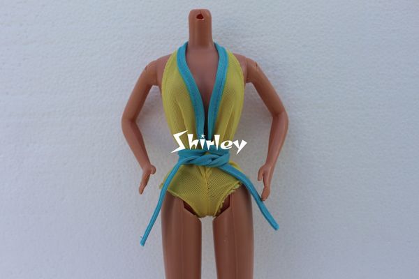 VÊTEMENTS BARBIE 1980