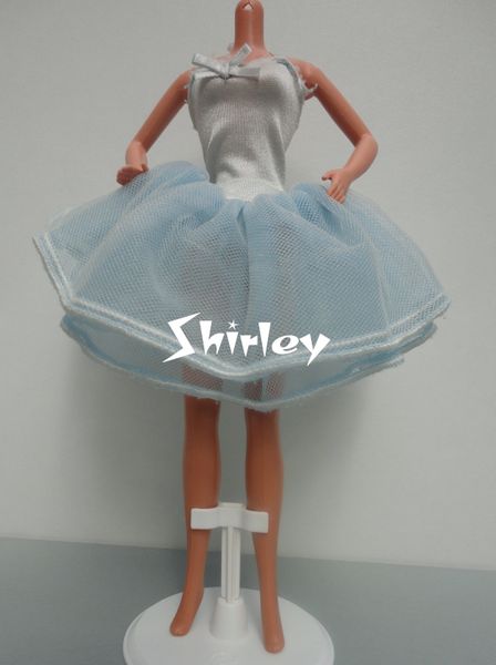 VÊTEMENTS BARBIE 1987
