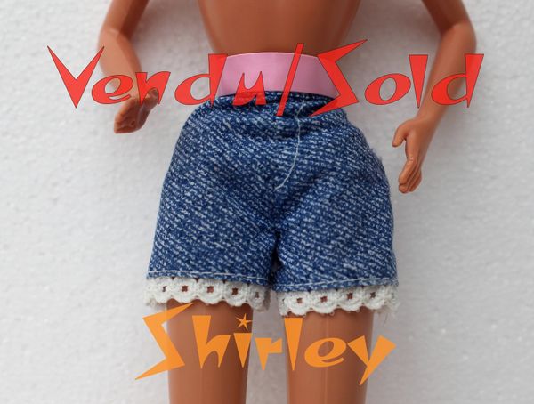 VÊTEMENTS BARBIE 1995