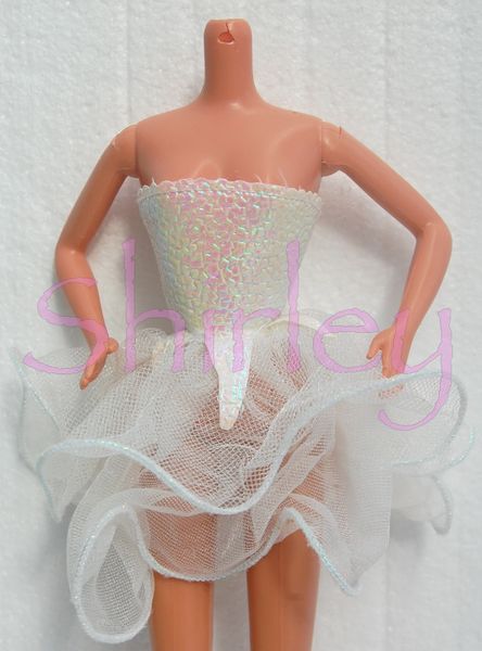 VÊTEMENTS BARBIE 1990