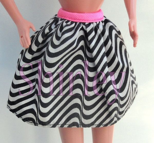 VÊTEMENTS BARBIE 1994