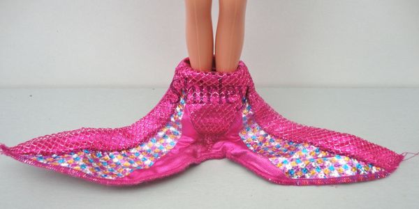 VÊTEMENTS BARBIE 1995