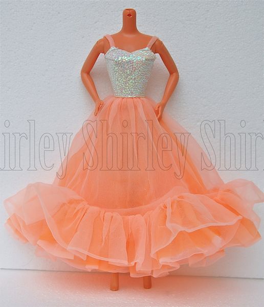 VÊTEMENTS BARBIE 1984