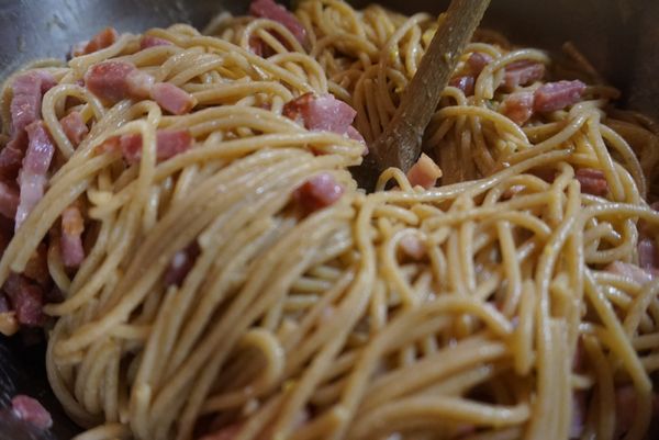 SPAGHETTIS À LA CARBONARA