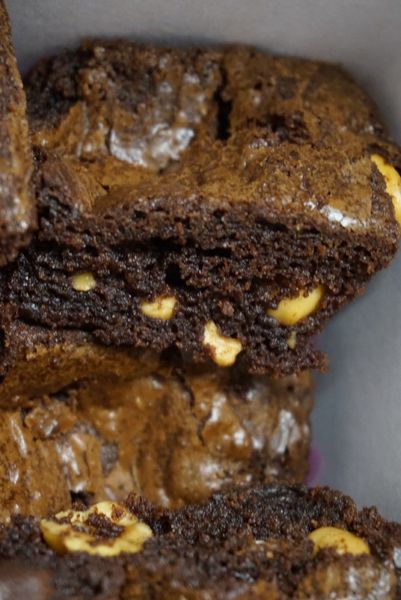 BROWNIES AU CHOCOLAT ET NOISETTES