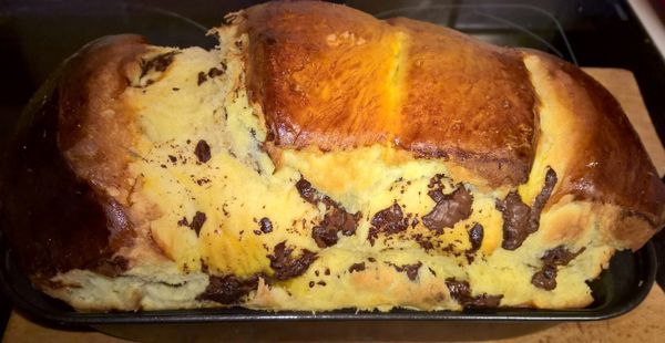 BRIOCHE AUX PÉPITES DE CHOCOLAT ET AU JUS D'ORANGE