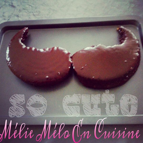 gâteau moustache