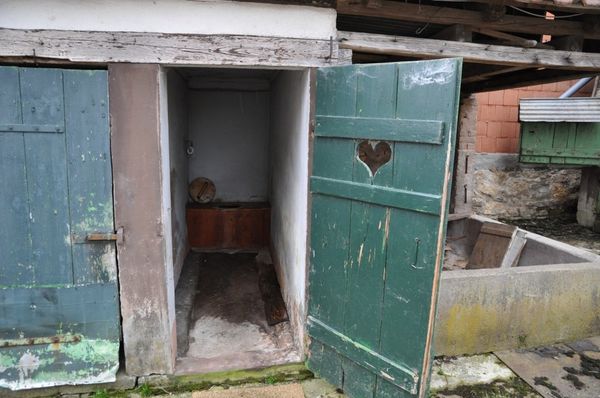Un salarié vierzonnais retrouvé 19 ans plus tard, coincé dans les toilettes de son usine