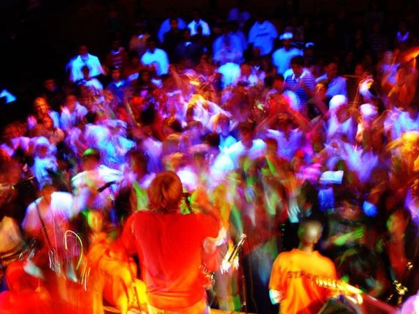 Des milliers de teufeurs dans une musette-party illégale en forêt de Vierzon