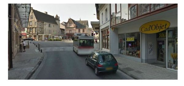 Elle lit la Bible en une semaine rien qu’en patientant au feu rouge de la place Planchat