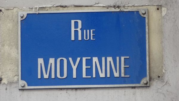 A Bourges, la rue Moyenne en sens montant un jour sur deux