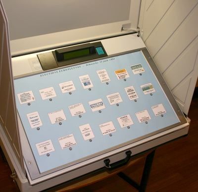 Une électrice agressée par une machine à voter à Bourges