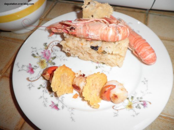 Risotto de fête aux langoustines, moules et noix de Saint Jacques et ses tuiles au parmesan