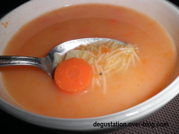 Potage de carottes, pommes de terre et cheveux d'anges