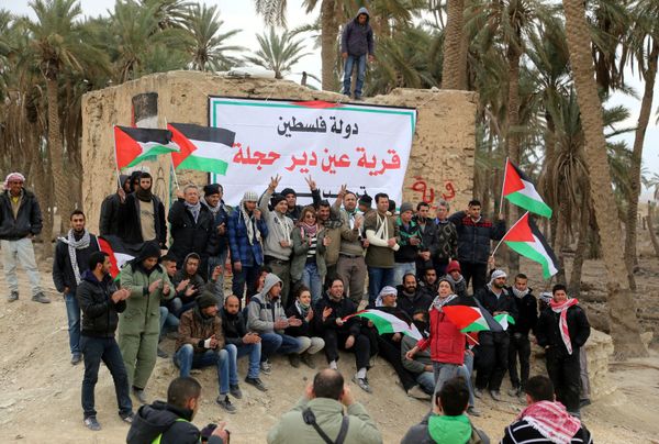Israël a attaqué le village avec bulldozers, chiens et canons à eau puante