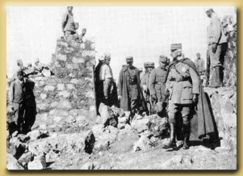 1914: le général Lyautey inspecte la région du Rif.