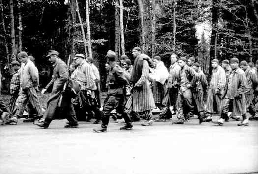 Détenus de Dachau pendant une Marche de la Mort.