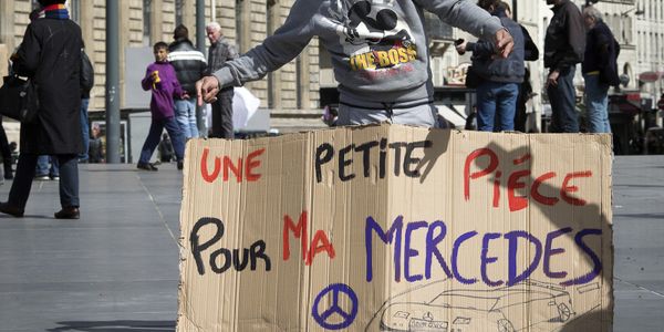 Les Roms à Paris pour dénoncer les clichés contre eux, Happening, France