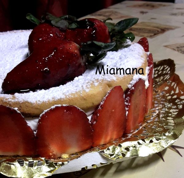 Fraisier au mascarpone, vanille et amandes