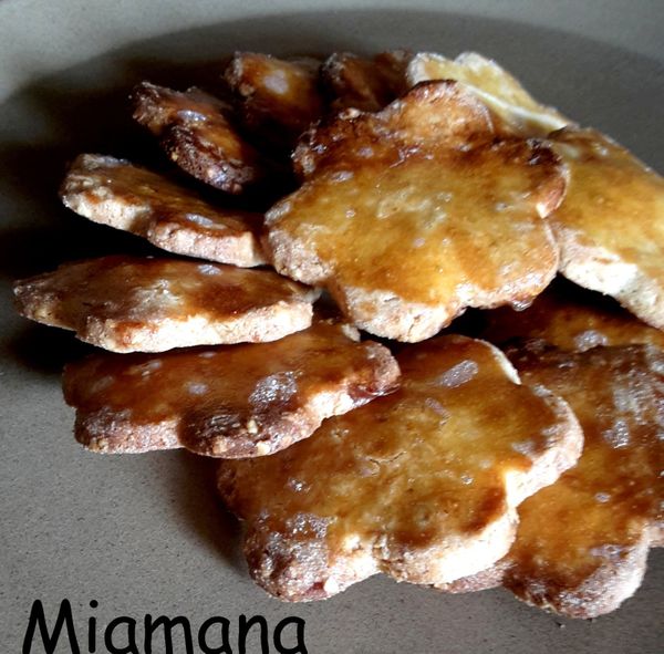 Petits sablés aux amandes concassées