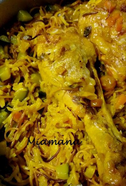 Riz jaune au poulet et aux vermicelles