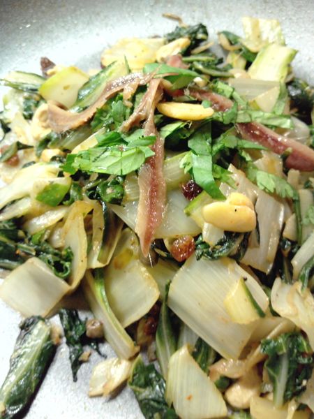 WOK DE BLETTES AUX ANCHOIS ET RAISINS SECS