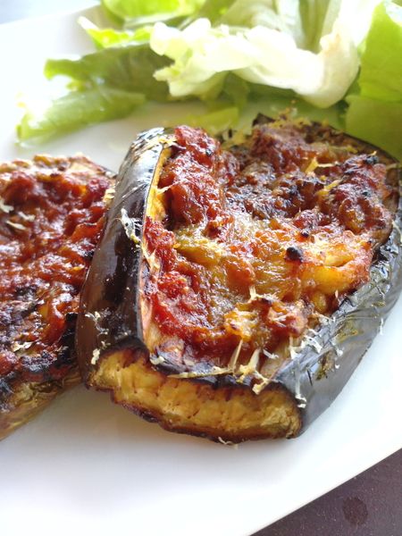 AUBERGINES GRILLEES FARCES TOMATES/CHORIZO