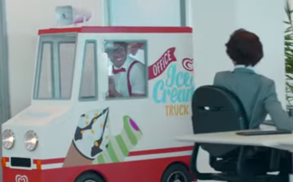 Le mini '' Office Ice Cream Truck '' Unilever ou la dérision au service de la dégustation.