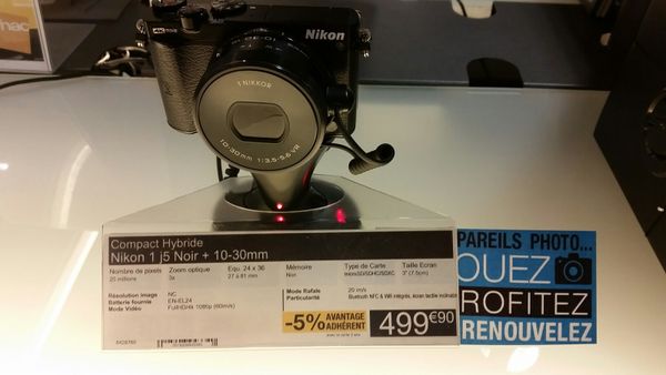 Pour l'été, la FNAC étend son offre de location aux Appareils Photos.