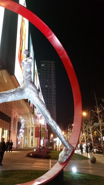 # 2 Best of Shanghai malls : Cristal Mall - stores, mais également restaurants, salles de sports et cabinets médicaux.